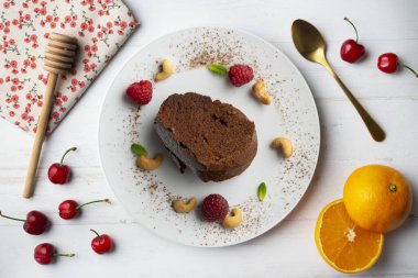 Nefis bir parça çikolatalı pasta Genel bir bakış açısıyla bakıldığında.