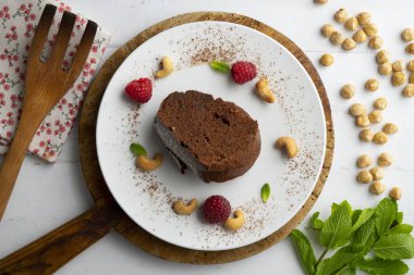 Nefis bir parça çikolatalı pasta Genel bir bakış açısıyla bakıldığında.