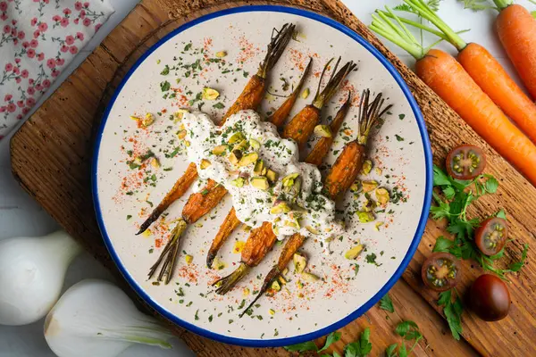 Fırında havuç, İtalyan burrata ve şam fıstığı..