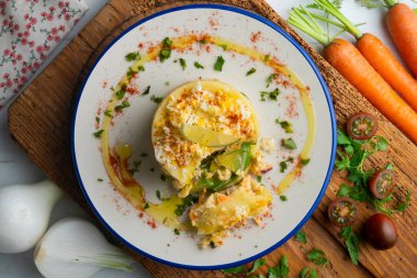 Causa Peruana. Causa Lima, patates, avokado, tavuk veya ton balığından yapılan geleneksel Peru mutfağı başlangıcıdır..