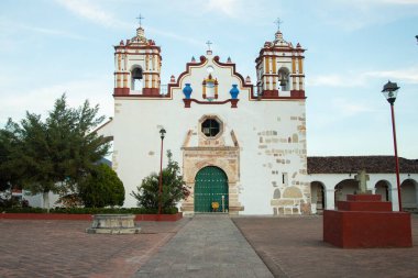 Meksika 'nın Oaxaca bölgesindeki Teotitlan del Valle' deki Preciosa Sangre de Cristo Kilisesi.