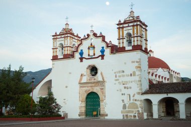 Meksika 'nın Oaxaca bölgesindeki Teotitlan del Valle' deki Preciosa Sangre de Cristo Kilisesi.