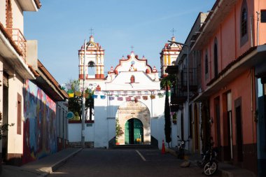 Meksika 'nın Oaxaca bölgesindeki Teotitlan del Valle' deki Preciosa Sangre de Cristo Kilisesi.
