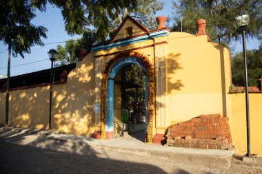 Teotitlan del Valle, Oaxaca Mexico; 1 Kasım 2024: Meksika 'daki Oaxaca Vadisi' ndeki yerli bir köyün mezarlığı.