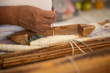 Meksika halılarının Teotitlan del Valle, Oaxaca Mexico 'daki zanaatı için atış ve makine.