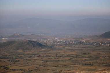 Meksika 'nın Oaxaca bölgesinin merkez vadisinde San Mateo Macuilxchitl ve Santiago Ixtaltepec manzaraları.