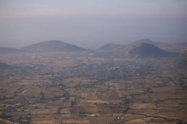 Meksika 'nın Oaxaca bölgesinin merkez vadisinde San Mateo Macuilxchitl ve Santiago Ixtaltepec manzaraları.