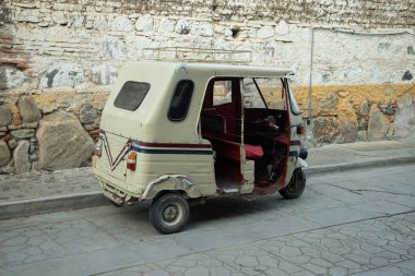 Moto Carro, Meksika 'daki Oaxaca Vadisi' nde bulunan tipik bir nakliye aracıdır..