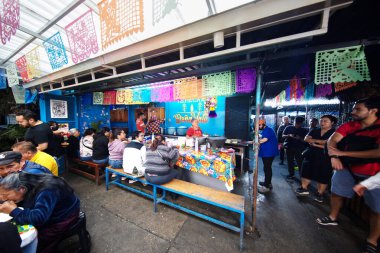 Oaxaca, Meksika; 1 Ocak 2025: Oaxaca gıda pazarında Doa Vale 'den kahvaltı ve memelita satan ünlü tezgah.