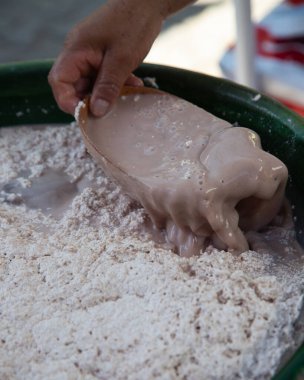 Pozol, mısır hamurundan yapılan geleneksel bir Meksika içeceğidir. Düzenli olarak kakao içerir ve mayalanabilir..