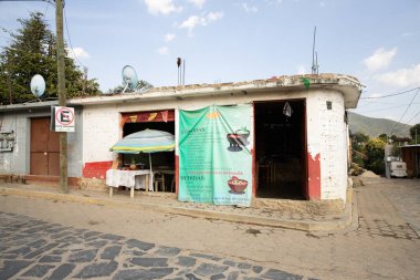 San Andres Huayapam, Meksika; 1 Ocak 2025: Oaxaca Vadisi 'nde küçük güzel bir köyün sokakları.