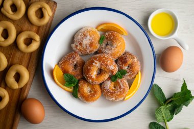 Anise Roscos ya da Rosquillas, İspanya 'da Paskalya Haftası için geleneksel tatlı tarifi.