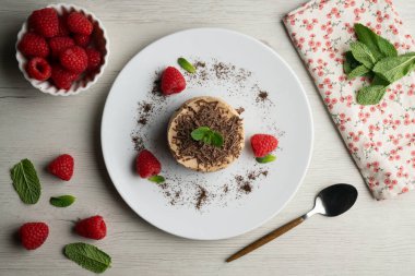 Frambuazlı çikolatalı kek..