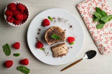 Frambuazlı çikolatalı kek..