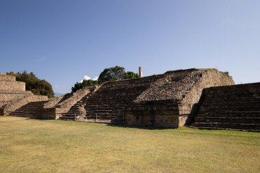 Meksika 'nın Oaxaca bölgesindeki Monte Alban' ın antik arkeolojik kalıntıları. Zapoteklerin antik başkenti ve Mesoamerika 'nın ilk şehirlerinden biri..