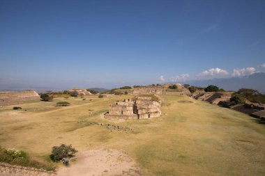 Meksika 'nın Oaxaca bölgesindeki Monte Alban antik arkeolojik kalıntılarında gözlemevi binası. Zapoteklerin antik başkenti ve Mesoamerika 'nın ilk şehirlerinden biri..