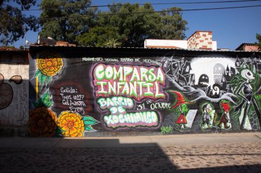 Oaxaca, Meksika; 1 Ocak 2025: Oaxaca kentindeki Xochimilco semtinin renkli caddelerinin manzarası.