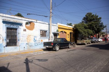 Oaxaca, Meksika; 1 Ocak 2025: Oaxaca kentindeki Xochimilco semtinin renkli caddelerinin manzarası.