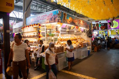 Oaxaca de Juarez, Meksika, 1 Ocak 2025: Oaxaca Juarez merkez pazarının iç ve gıda tezgahları, 20 Kasım.