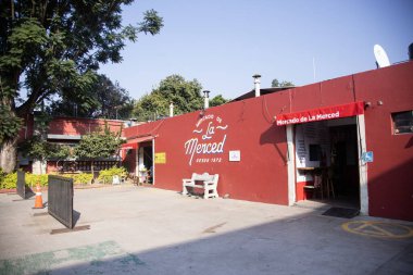 Oaxaca de Juarez, Meksika, 1 Ocak 2025: Mercado de la Merced 'in Oaxaca City' deki iç ve gıda tezgahları.