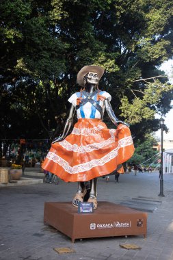 Oaxaca, Meksika 1 Kasım 2025: Catrinalar, Meksika 'nın Oaxaca kentindeki Ölüler Günü' nü kutlamak için iskelet figürleridir..