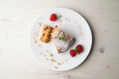 Lezzetli tam buğday, papaya ve fındıklı vegan kek..