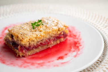 Lezzetli ev yapımı ahududulu tart. 