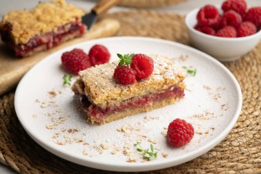 Lezzetli ev yapımı ahududulu tart. 