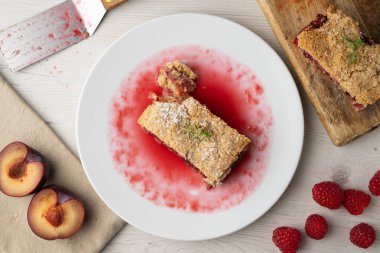 Lezzetli ev yapımı ahududulu tart. 