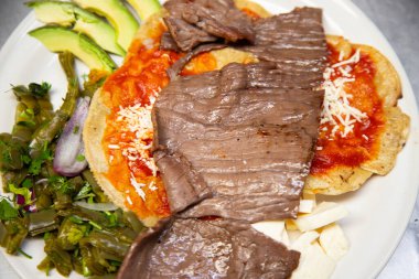 Beef jerky barbacoa Meksika 'nın Puebla bölgesinde bulunan geleneksel bir Atlixco yemeğidir..