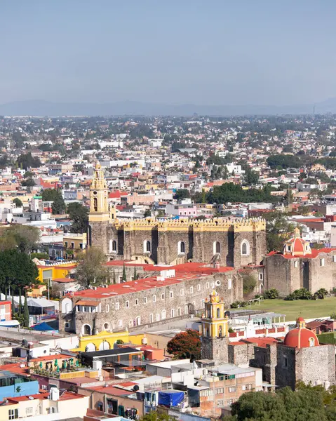 Cholula, Meksika; 1 Ocak 2025: Cholula kiliselerinin dini mimarisi.