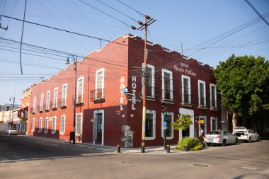 Puebla, Meksika, 1 Ocak 2025: Renkli sokaklar ve şehrin ve Meksika 'nın başkenti Puebla' nın sömürge binaları.