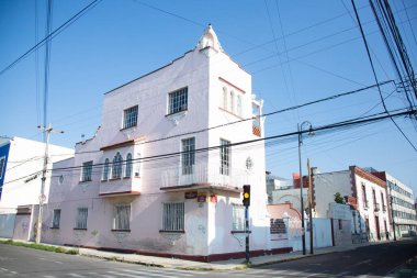 Puebla, Meksika, 1 Ocak 2025: Renkli sokaklar ve şehrin ve Meksika 'nın başkenti Puebla' nın sömürge binaları.