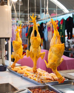 Meksika, Puebla 'da bir markette tavuk tezgahı..