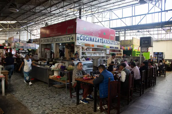 Puebla, Meksika; 1 Ocak 2025: Puebla 'da bir gıda pazarında çevre.