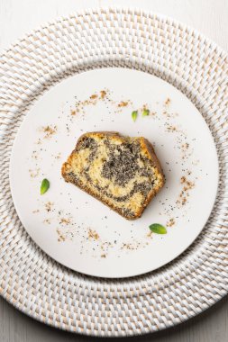 Lezzetli limon ve haşhaşlı kek. Noel süslemeleri ile en üstteki görünüm masası..