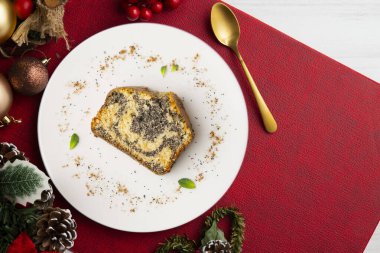 Lezzetli limon ve haşhaşlı kek. Noel süslemeleri ile en üstteki görünüm masası..