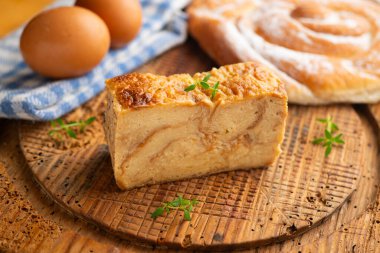 İbizan Greixonera. Balear Adalarından geleneksel ensaimada ile yumurtalı puding.