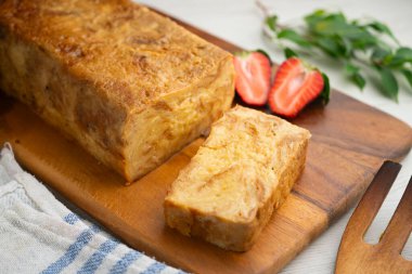 İbizan Greixonera. Balear Adalarından geleneksel ensaimada ile yumurtalı puding.