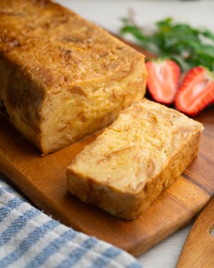 İbizan Greixonera. Balear Adalarından geleneksel ensaimada ile yumurtalı puding.