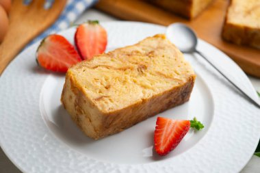 İbizan Greixonera. Balear Adalarından geleneksel ensaimada ile yumurtalı puding.