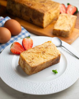 İbizan Greixonera. Balear Adalarından geleneksel ensaimada ile yumurtalı puding.
