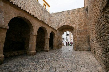 İbiza, İspanya; 1 Ekim 2024: The Portal de ses Taules, UNESCO 'nun Dünya Mirası Bölgesi olan Dalt Vila' nın görkemli girişi..
