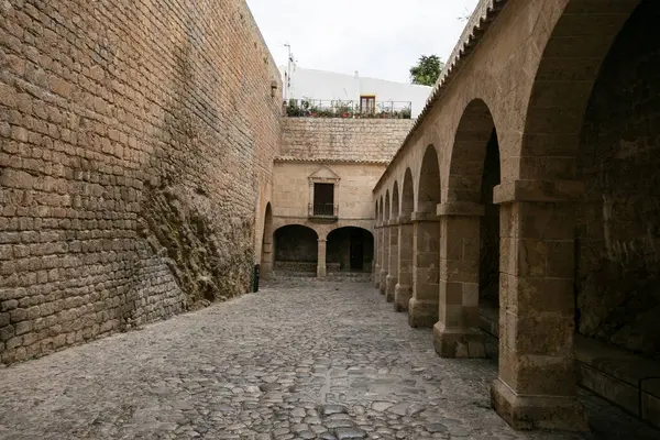 İbiza, İspanya; 1 Ekim 2024: The Portal de ses Taules, UNESCO 'nun Dünya Mirası Bölgesi olan Dalt Vila' nın görkemli girişi..