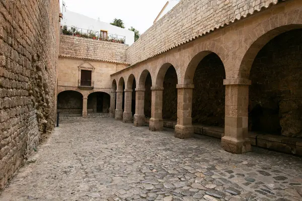 İbiza, İspanya; 1 Ekim 2024: The Portal de ses Taules, UNESCO 'nun Dünya Mirası Bölgesi olan Dalt Vila' nın görkemli girişi..