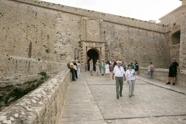 İbiza, İspanya; 1 Ekim 2024: The Portal de ses Taules, UNESCO 'nun Dünya Mirası Bölgesi olan Dalt Vila' nın görkemli girişi..