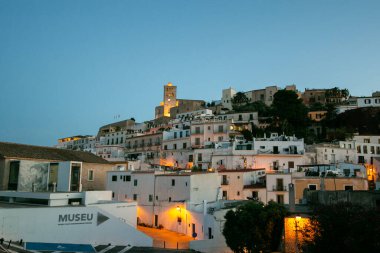 İbiza, İspanya; 1 Ekim 2024: The Portal de ses Taules, UNESCO 'nun Dünya Mirası Bölgesi olan Dalt Vila' nın görkemli girişi..