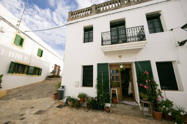 İbiza, İspanya; 1 Haziran 2025: İbiza adasının kuzeyindeki Sant Joan de Labritja kasabası.