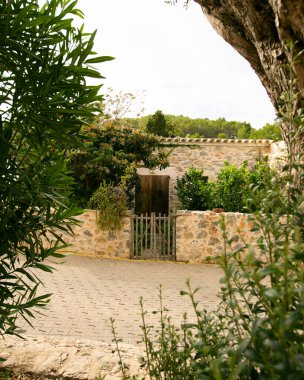 İbiza, İspanya; 1 Haziran 2025: İbiza adasının kuzeyindeki Sant Joan de Labritja kasabası.