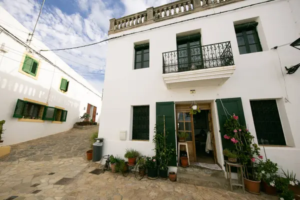 İbiza, İspanya; 1 Haziran 2025: İbiza adasının kuzeyindeki Sant Joan de Labritja kasabası.